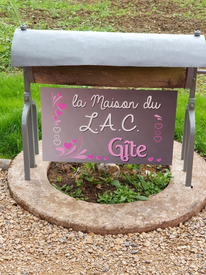 Gite De La Maison Du L.A.C Simard Buitenkant foto