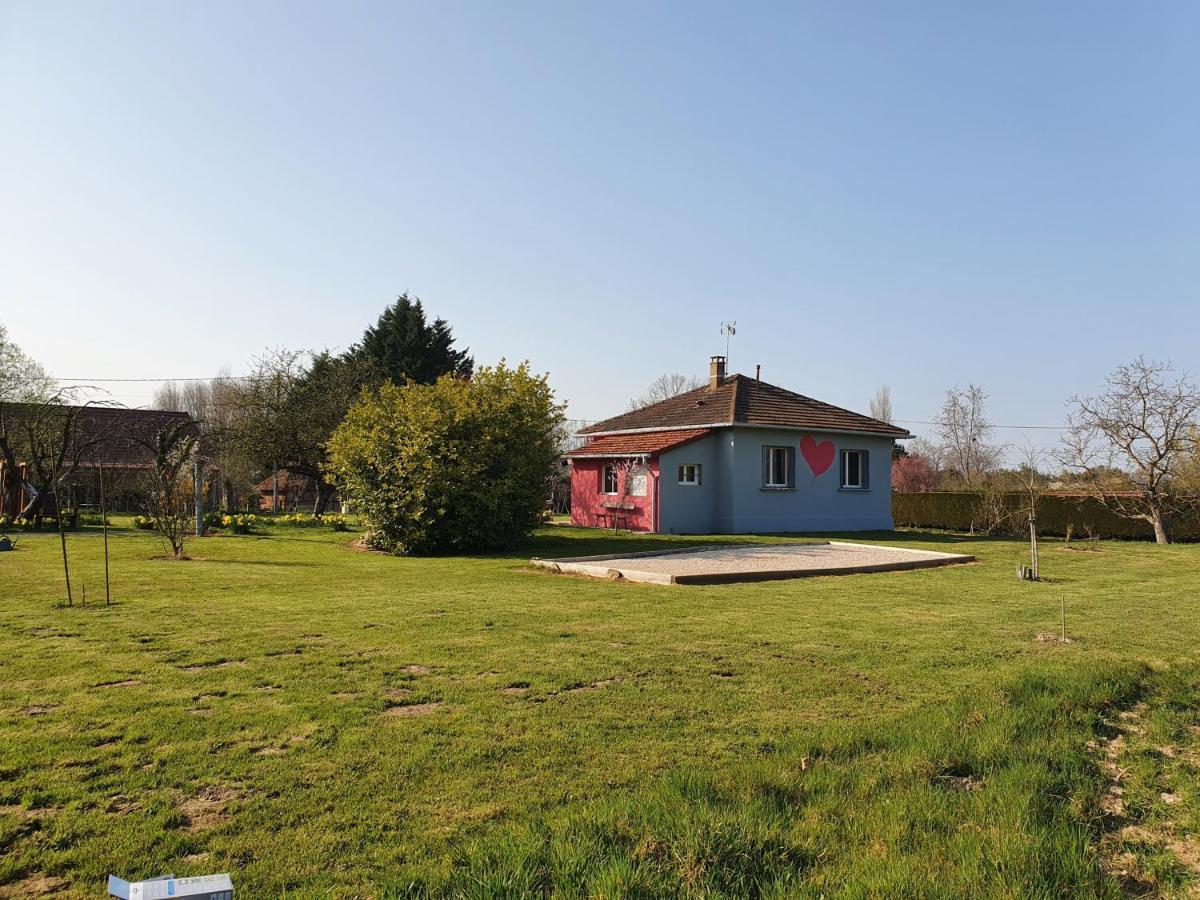 Gite De La Maison Du L.A.C Simard Buitenkant foto